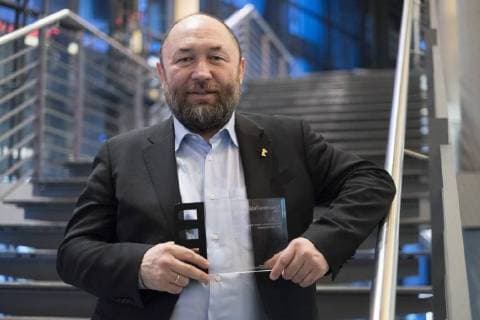 Director Timur Bekmambetov with the Panorama Audience Award for the film PROFILE during the presentation of the Panorama Audience Award on the occasion of the 68th Berlin International Film Festival 68 Berlin International Film Festival