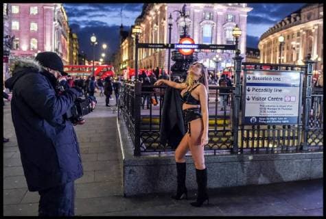 . 26 02 2018. London, United Kingdom. Beast from the East - London Weather. A model wearing only lingerie braves the freezing weather to pose for a film crew in London s Piccadilly Circus.  xPetexMaclainex xi-Imagesx IIM-17072-0005