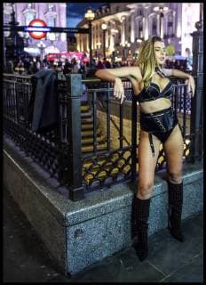 . 26 02 2018. London, United Kingdom. Beast from the East - London Weather. A model wearing only lingerie braves the freezing weather to pose for a film crew in London s Piccadilly Circus.  xPetexMaclainex xi-Imagesx IIM-17072-0014