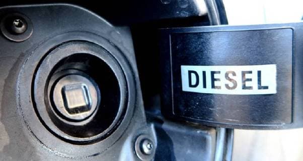 Bilder des Tages Diesel steht auf einem Tankdeckel eines Dieselfahrzeuges. *** Diesel is standing on a tank lid of a diesel vehicle