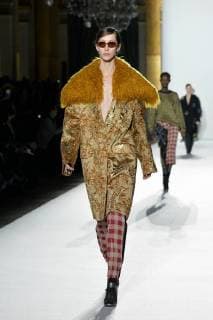 (180228) -- PARIS, Feb. 28, 2018 -- Models present creations of Dries Van Noten during the Paris Fashion Week Fall Winter 2018 in Paris, France, on Feb. 28, 2018. ) FRANCE-PARIS-FASHION WEEK-DRIES VAN NOTEN PieroxBiasion 