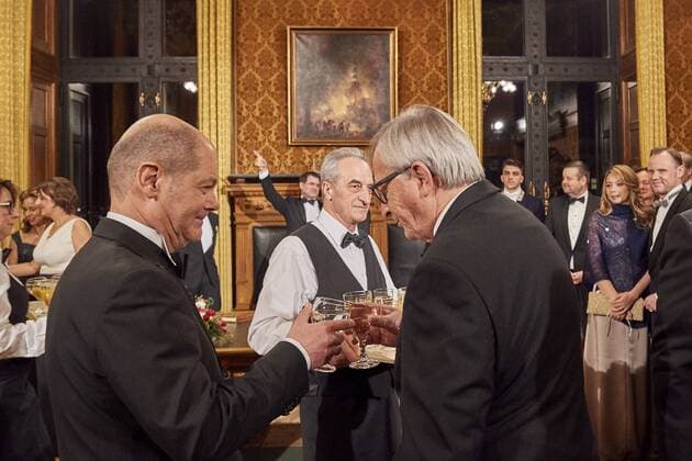 GERMANY HAMBURG 02 03 2018 Hamburgs First Mayor Olaf Scholz l and the President of the European Commission Jean Claude Juncker at the Matthiae Mahl Celebrations in Hamburgs Rathaus The Matthiae Mahl has been historically documented since 1356, making it the oldest still celebrated feast in the world a German guest of honor speak next to Hamburgs First Mayor to the guests