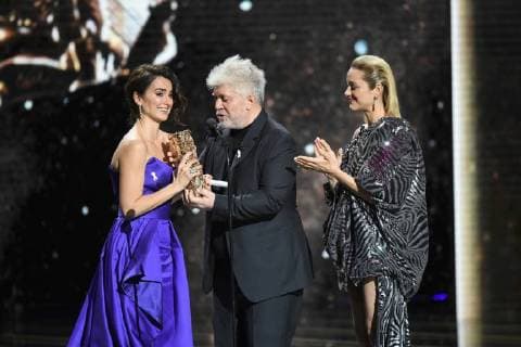 Französischer Filmpreis Cesar - Preisverleihung 43eme ceremonie des CESAR. Scene. 43th movie Cesar awards at Salle Pleyel. Stage. 224657 2018-03-02 Salle Pleyel Paris France Cruz, Penelope; Almodovar, Pedro; Cotillard, Marion  Copyright: xArnal-Degunx STAR_224657_003