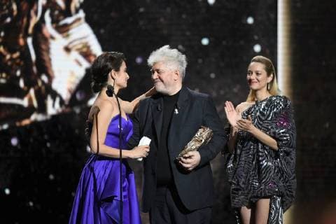 Französischer Filmpreis Cesar - Preisverleihung 43eme ceremonie des CESAR. Scene. 43th movie Cesar awards at Salle Pleyel. Stage. 224657 2018-03-02 Salle Pleyel Paris France Cruz, Penelope; Almodovar, Pedro; Cotillard, Marion  Copyright: xArnal-Degunx STAR_224657_019