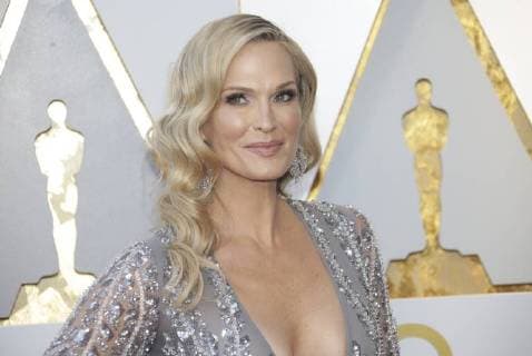 Molly Sims arrives on the red carpet for the 90th annual Academy Awards at the Dolby Theatre in the Hollywood section of Los Angeles on March 4, 2018.  LAP20180304122 JOHNxANGELILLO