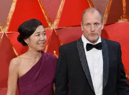Laura Louie and actor Woody Harrelson (R) arrive on the red carpet for the 90th annual Academy Awards at the Dolby Theatre in the Hollywood section of Los Angeles on March 4, 2018.  LAP20180304389 JIMxRUYMEN