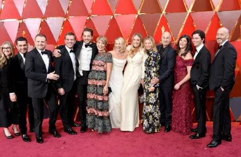 Margot Robbie (C) and the cast and crew of I, Tonya arrive on the red carpet for the 90th annual Academy Awards at the Dolby Theatre in the Hollywood section of Los Angeles on March 4, 2018.  LAP20180304947 JIMxRUYMEN