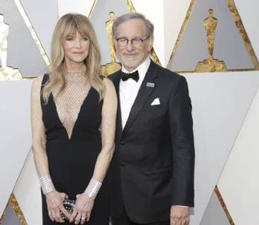 Kate Capshaw (L) and Steven Spielberg arrive on the red carpet for the 90th annual Academy Awards at the Dolby Theatre in the Hollywood section of Los Angeles on March 4, 2018.  LAP20180304177 JOHNxANGELILLO