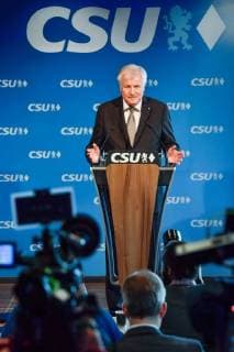 Themen der Woche Bilder des Tages CSU Sitzung des CSU Vorstandes. Auf einer Pressekonferenz der CSU gibt der bayerische Ministerpräsident Horst Seehofer die neuen Minister für das neue Bundeskabinett bekannt. Er selber wird neuer Bundesinnenminister. München Bayern Deutschland *** CSU meeting of the CSU executive board At a press conference of the CSU, the Bavarian Minister President Horst Seehofer announces the new ministers for the new Federal Cabinet. He himself becomes the new Federal Minister of the Interior Munich Bavaria Germany Copyright: argumx xFalkxHeller