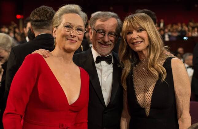 73. Berlinale, Steven Spielberg erhält den Goldenen Ehrenbären für sein Lebenswerk Oscar-nominee Meryl Streep, Oscar-nominee Steven Spielberg, and Kate Capshaw pose together during the live ABC Telecast of the 90th OscarsÂ® at the DolbyÂ® Theatre in Hollywood, CA on Sunday, March 4, 2018.  Copyright: xJohnxFarrellx 33546_734PLX