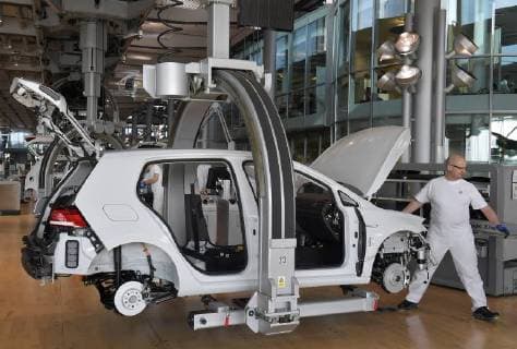 5 3 2018 e Golf production in the Transparent Factory of Volkswagen in Dresden from mid-April 2018, the daily production of the electric vehicle will be increased from 36 to 72 Dresden Saxony Germany