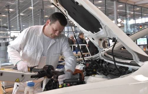 5 3 2018 e Golf production in the Transparent Factory of Volkswagen in Dresden from mid-April 2018, the daily production of the electric vehicle will be increased from 36 to 72. Mechatronic engineer Heiko Lehmann during the adjustment of the electric motor Dresden Saxony Germany