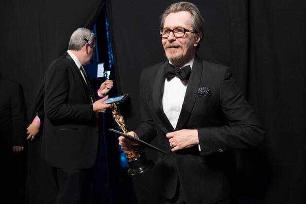 OSCARS. Bester Hauptdarsteller. Preisträger 2011-2020 Gary Oldman poses backstage with the Oscar for performance by an actor in a leading role, for work on Darkest Hour during the live ABC Telecast of The 90th OscarsÂ® at the DolbyÂ® Theatre in Hollywood, CA on Sunday, March 4, 2018.  Copyright: xMattxPetitx 33546_758PLX