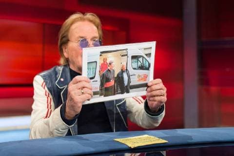 Themen der Woche Bilder des Tages Berlin Frank Zander (Musiker, engagiert sich fuer Obdachlose) mit Foto, zu Gast bei hart aber fair, 05.03.2018, *** Berlin Frank Zander musician is committed to homeless people with a photo as a guest at hard but fair 05 03 2018 Copyright: xEIBNER UwexKochx EP_EER