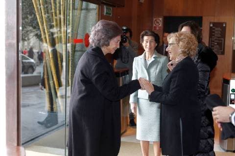 Spanish emeritus Queen Sofia (L) is welcomed by the Mayoress of Madrid, Manuela Carmena (R), and the President of Albeniz Foundation, Paloma O Shea (C), upon her arrival for the annual meeting of the Queen Sofia College of Music in Madrid, Spain, 06 March 2018. Queen Sofia at the annual meeting of the Queen Sofia College of Music !ACHTUNG: NUR REDAKTIONELLE NUTZUNG!  Copyright: xVíctorxLerenax GRAF5811 20180306-636559452701418526