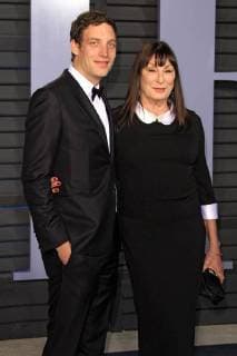 James Jagger und Anjelica Huston bei der Vanity Fair Oscar Party 2018 anlässlich der Verleihung der 90. Academy Awards im Wallis Annenberg Center for the Performing Arts. Beverly Hills, 04.03.2018 *** James Jagger and Anjelica Huston at the Vanity Fair Oscar Party 2018 on the occasion of the 90 Academy Awards at the Wallis Annenberg Center for Performing Arts Beverly Hills 04 03 2018 Foto:xD.xBedrosianx xFuturexImage