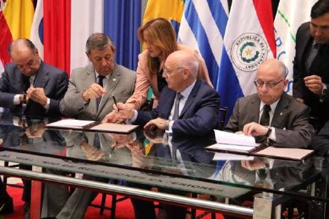 (L-R) Brazilian Foreign Minister Aloysio Nunes, Uruguayan Chancellor Rodolfo Nin Nova, Paraguayan Chancellor Eladio Loizaga, and Argentinian Chancellor Jorge Faurie, participate in the signing of a joint statement that will give way to negotiations between Mercosur and Canada at the headquarters of the Ministry of Foreign Affairs of Paraguay in Asuncion, Paraguay, 09 March 2018. The four foreign ministers of Mercosur (Argentina, Brazil, Paraguay and Uruguay) will formalize the beginning of negotiations for a free trade agreement with Canada, represented at the summit by its Minister of International Trade, Francois-Philippe Champagne. Ministers of Foreign Affairs of Mercosur meet in Asuncion for negotiations with Canada !ACHTUNG: NUR REDAKTIONELLE NUTZUNG! Copyright: xAndresxCristaldox ASU16 20180309-636562136016752287