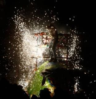 Hundreds of people participate in the traditional burning of pyrotechnic bulls in honor of Saint John of God in Tultepec, Mexico State, Mexico, in the early hours of 09 March 2018. Within the framework of the 30th edition of the National Fireworks Fair, the pyrotechnic artisans commemorate their patron Saint John of God with the burning of hundreds of pyrotechnic bulls. Day of Saint John of God !ACHTUNG: NUR REDAKTIONELLE NUTZUNG!  Copyright: xHugoxOrtunox MEX16 20180309-636562155500494287