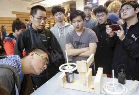 (180311) -- VANCOUVER, March 11, 2018 -- Students participate in the 40th annual Physics Olympics held at University of British Columbia in Vancouver, Canada, March 10, 2018. )(gj) CANADA-VANCOUVER-UBC-PHYSICS OLYMPICS LiangxSen 
