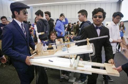 (180311) -- VANCOUVER, March 11, 2018 -- Students participate in the 40th annual Physics Olympics held at University of British Columbia in Vancouver, Canada, March 10, 2018. )(gj) CANADA-VANCOUVER-UBC-PHYSICS OLYMPICS LiangxSen 