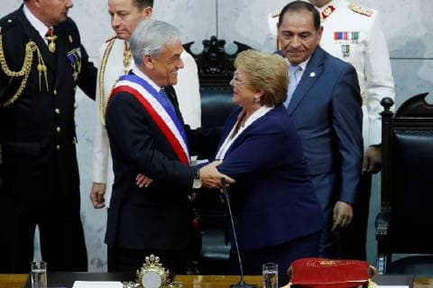 Chilean President Sebastian Pinera (L) greets outgoing President Michelle Bachelet (R) during his investiture ceremony held at National Congress, in Valparaiso, Chile, 11 March 2018. Investiture ceremony of Chilean President Sebastian Pinera !ACHTUNG: NUR REDAKTIONELLE NUTZUNG!  Copyright: xElvisxGonzalezx CH04 20180311-636563907135288363