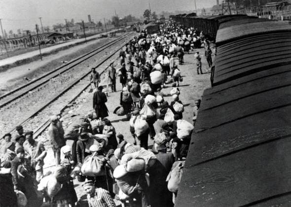 Arrival of the Hungarian Jews in Auschwitz Birkenau Between 2 May and 9 July 1944, Hungarian gendarmes, led by German SS people, deported more than 430,000 Hungarian Jews from Hungary, most of them to Auschwitz Poland Date June 1944