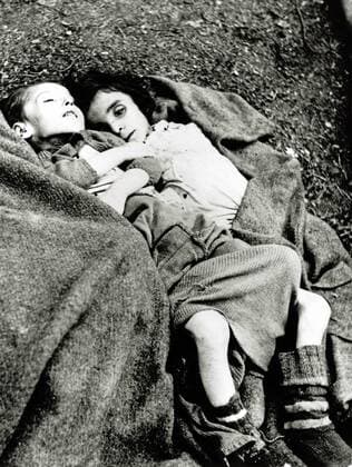 KZ Bergen Belsen Two children are barely alive after the arrival of the Allied 21st Army Group In the camp 55,000 prisoners were found with typhoid and dysentery 13,000 former prisoners died after the liberation Germany Date 15 April 1945