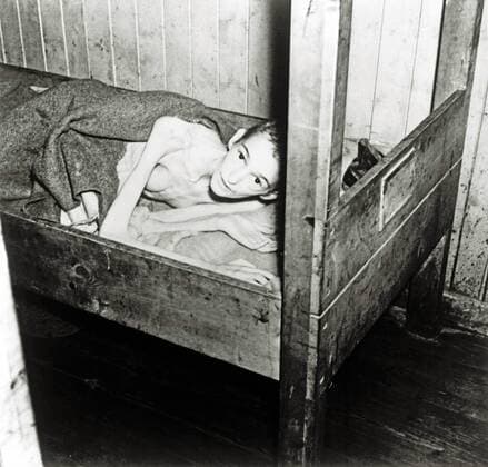 KZ Bergen Belsen Surviving typhoid at the infirmary in the camp which was taken over by the Allied 21 Army Group In the camp 55 000 prisoners were found with typhus and dysentery 13 000 former inmates died after the liberation Germany Date 15 April 1945
