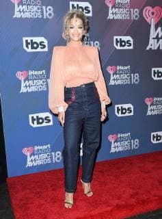 Soiree des iHeart Radio Awards 2018. 11 March 2018 - Inglewood, California - Rita Ora. 2018 iHeart Radio Awards - Press Room held at The Forum. Photo Credit: Birdie Thompson AdMedia 224879 2018-03-11 CA Inglewood Etats-Unis  Copyright: xBirdiexThompson AdMediax STAR_224879_002