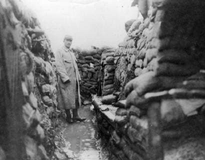 French front line trench ., Copyright: Topfoto  !ACHTUNG AUFNAHMEDATUM GESCHÄTZT! UnitedArchives1297070