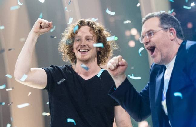 Saenger Michael SCHULTE freut sich ueber den Erfolg. Er gewinnt den Vorentscheid. re: Moderator Elton. Unser Song fuer Lissabon - ESC 2018 Vorentscheid in Berlin, Deutschland am 22.02.2018. *** Saeger Michael SCHULTE is pleased with the success He wins the preliminary decision moderator Elton Our song for Lisbon ESC 2018 preliminary decision in Berlin Germany on 22 02 2018