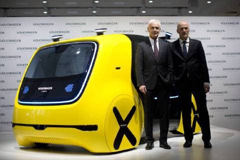 Bilder des Tages Bilder des Tages Deutschland, Berlin, Jahrespressekonferenz der Volkswagen AG, Matthias Müller, Frank Witter am VW Sedric, 13.03.2018 *** Germany Berlin Annual Press Conference of Volkswagen AG Matthias Müller Frank Witter on the VW Sedric 13 03 2018