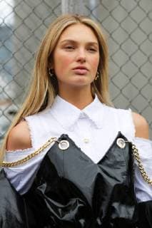 Model Romee Strijd arriving for a runway show during New York Fashion Week - Feb 12, 2018 - NYFW: Fall 2018 Street Style Day 5, New York City New York United States  Copyright: xZachxChasex h_00485121