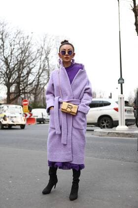 Blogger Jessica Wang posing before the Rochas show during Paris Fashion Week - Feb 28, 2018 - PFW: Fall 2018 Street Style Day 2, Paris France  Copyright: xValentinaxRanierix h_00491930