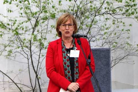 14 03 2018 Frankfurt Palmengarten Cities venture Wilderness is awarded as a project of the UN Decade of Biological Diversity City of Frankfurt receives award for the project Diversity Tree Image shows Christiane Paulus Federal Ministry for the Environment Conservation and Nuclear Safety BMU with a living real butterfly on the Hans