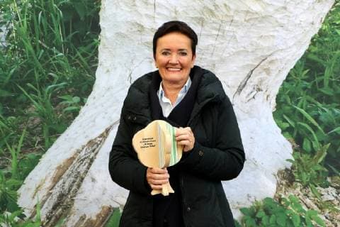 14 03 2018 Frankfurt Palmengarten Cities venture Wilderness is awarded as a project of the UN Decade of Biological Diversity City Frankfurt receives award for the project Diversity of trees Image shows Rosemarie Heilig Green environmental affairs director of the city of Frankfurt with the prize