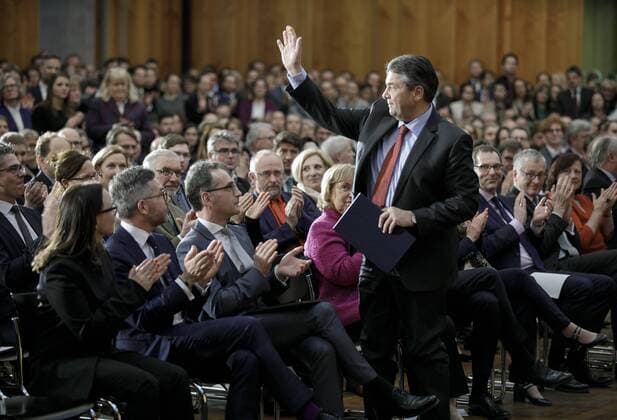 Bilder des Tages Amtsuebergabe im Auswaertigen Amt mit dem neuen Bundesaussenminister Heiko Maas, SPD, und seinem Amtsvorgaenger Sigmar Gabriel. Berlin, 14.03.2018, Berlin Deutschland *** Assignment of office in the Foreign Office with the new Federal Foreign Minister Heiko Maas SPD and his Amtsvorgaenger Sigmar Gabriel Berlin 14 03 2018 Berlin Germany Copyright: xThomasxImo photothek.netx