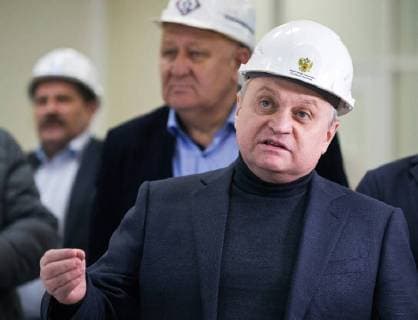 SIMFEROPOL, RUSSIA - MARCH 12, 2018: Russia s Deputy Energy Director Andrei Cherezov (front) visits the Tavricheskaya (Simferopol) thermal power plant in Crimea as workers prepare a gas turbine system, the first unit due to be launched in May 2018. Sergei Malgavko TASS  TS077AA2