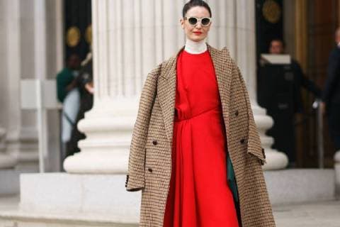 Erin O Connor posing outside of the Emilia Wickstead runway show during London Fashion Week - Sept 18, 2017 - LFW: Spring 2018 Street Style Day 4, London England United Kingdom  Copyright: xGracexLunnx h_00446232