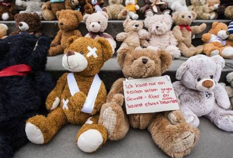 Children and adolescents erected a memorial from 740 donated teddy bears on the stairs to the Konzerthaus on Berlins Gendarmenmarkt on Thursday 15 03 18 With the Teddy Bear action, the aid organization World Vision Deutschland called attention to the suffer Copyright: epd-bild ChristianxDitsch EDITORIAL USE ONLY