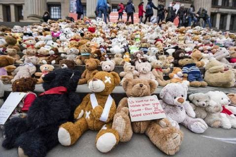 Children and adolescents erected a memorial from 740 donated teddy bears on the stairs to the Konzerthaus on Berlins Gendarmenmarkt on Thursday 15 03 18 With the Teddy Bear action, the aid organization World Vision Deutschland called attention to the suffer Copyright: epd-bild ChristianxDitsch EDITORIAL USE ONLY
