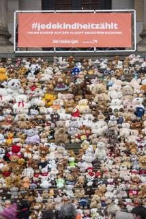 Children and adolescents erected a memorial from 740 donated teddy bears on the stairs to the Konzerthaus on Berlins Gendarmenmarkt on Thursday 15 03 18 With the Teddy Bear action, the aid organization World Vision Deutschland called attention to the suffer Copyright: epd-bild ChristianxDitsch EDITORIAL USE ONLY