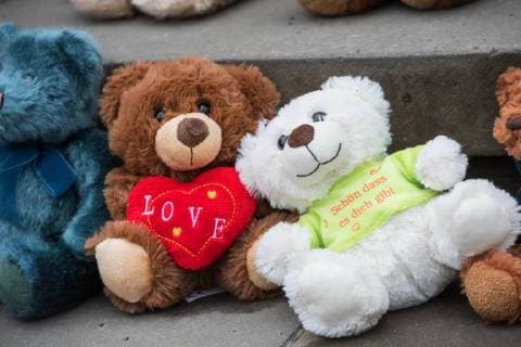 Children and adolescents erected a memorial from 740 donated teddy bears on the stairs to the Konzerthaus on Berlins Gendarmenmarkt on Thursday 15 03 18 With the Teddy Bear action, the aid organization World Vision Deutschland called attention to the suffer Copyright: epd-bild ChristianxDitsch EDITORIAL USE ONLY