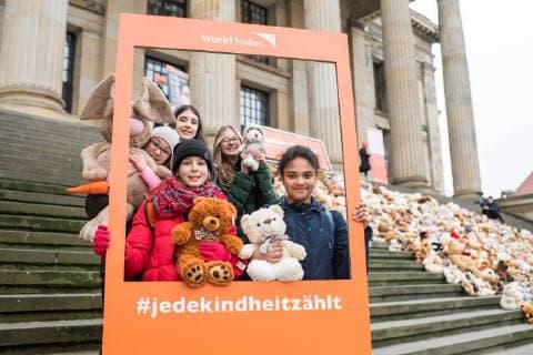 Children and adolescents erected a memorial from 740 donated teddy bears on the stairs to the Konzerthaus on Berlins Gendarmenmarkt on Thursday 15 03 18 With the Teddy Bear action, the aid organization World Vision Deutschland called attention to the suffer Copyright: epd-bild ChristianxDitsch EDITORIAL USE ONLY