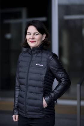 Annalena Baerbock DEU, Deutschland, Germany, Berlin, 12.03.2018 Annalena Baerbock, Bundesvorsitzende der Buendnis 90 Die Gruenen, bei der Bundespressekonferenz zum Koalitionsvertrag in Berlin. > Annalena Baerbock, party chairwoman of the Green party Buendnis 90 Die Gruenen, at a press call before the coalition contract between the three parties to create the next German government will be signed on March 12, 2018 in Berlin, Germany.