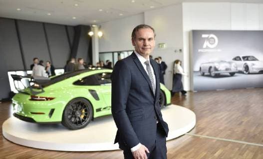 Jahrespresseokonferenz der Porsche AG Jahrespresseokonferenz der Porsche AG im Porsche Museum Stuttgart Zuffenhausen Oliver Blume ( Vorstandsvorsitzender ) *** Annual Press Conference of Porsche AG Annual Press Conference of Porsche AG in the Porsche Museum Stuttgart Zuffenhausen Oliver Blume Chairman of the Executive Board Copyright: 7aktuell.dex xOskarxEyb