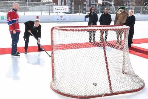 King Philippe - Filip of Belgium (2L) and Queen Mathilde of Belgium (2R) pictured playing ice hockey during a visit to a project of the Montreal Canadiens Children s Foundation on the fifth day of a state visit of the Belgian Royals to Canada in Montreal, Canada, Friday 16 March 2018.  POOLxBENOITxDOPPAGNEx xFREDERICxSIERAKOWSKI 05314328
