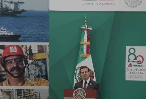 Bilder des Tages Mexican President Enrique Pena Nieto speaks during an act at the headquarter of the state oil company Petroleos Mexicanos (Pemex) in Mexico City, Mexico, 16 March 2018. Mexican Government celebrated the 80th anniversary of the nacionalization of the oil exploitation. 80th anniversary of the nacionalization of the oil exploitation in Mexico !ACHTUNG: NUR REDAKTIONELLE NUTZUNG!  Copyright: xMarioxGuzmánx MEX20 20180317-636568423174678423