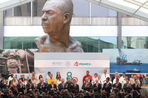 March 16, 2018 - ICIUDAD DE MEXICO, Ceremony Ceremonia-Expropiacion Petrolera.- El presidente de la Republica, Enrique Pena Nieto, preside este 16 de marzo 2018, la ceremonia del 80 Aniversario de la Expropiacion Petrolera. En las instalaciones de Pemex. Foto: Agencia EL UNIVERSAL Lucia Godinez MAR  - ZUMAu78_ 20180316_zaf_u78_110 Copyright: xLucoÂAxGodinezx