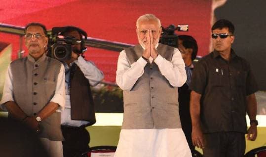NEW DELHI, INDIA - MARCH 17: Prime Minister Narendra Modi along with Radha Mohan Singh (Union Minister of Agriculture and Farmers Welfare) during the Krishi Unnati Mela 2018, at Pusa, on March 17, 2018 in New Delhi, India. Prime Minister Narendra Modi on Saturday said confusion is being spread about the budget decision to fix MSP for crops, at least 1.5 times the production cost, and assured farmers that all major costs incurred will be included while declaring the support price. (Photo by Raj K Raj Hindustan Times ) Prime Minister Narendra Modi Addresses Krishi Unnati Mela 2018